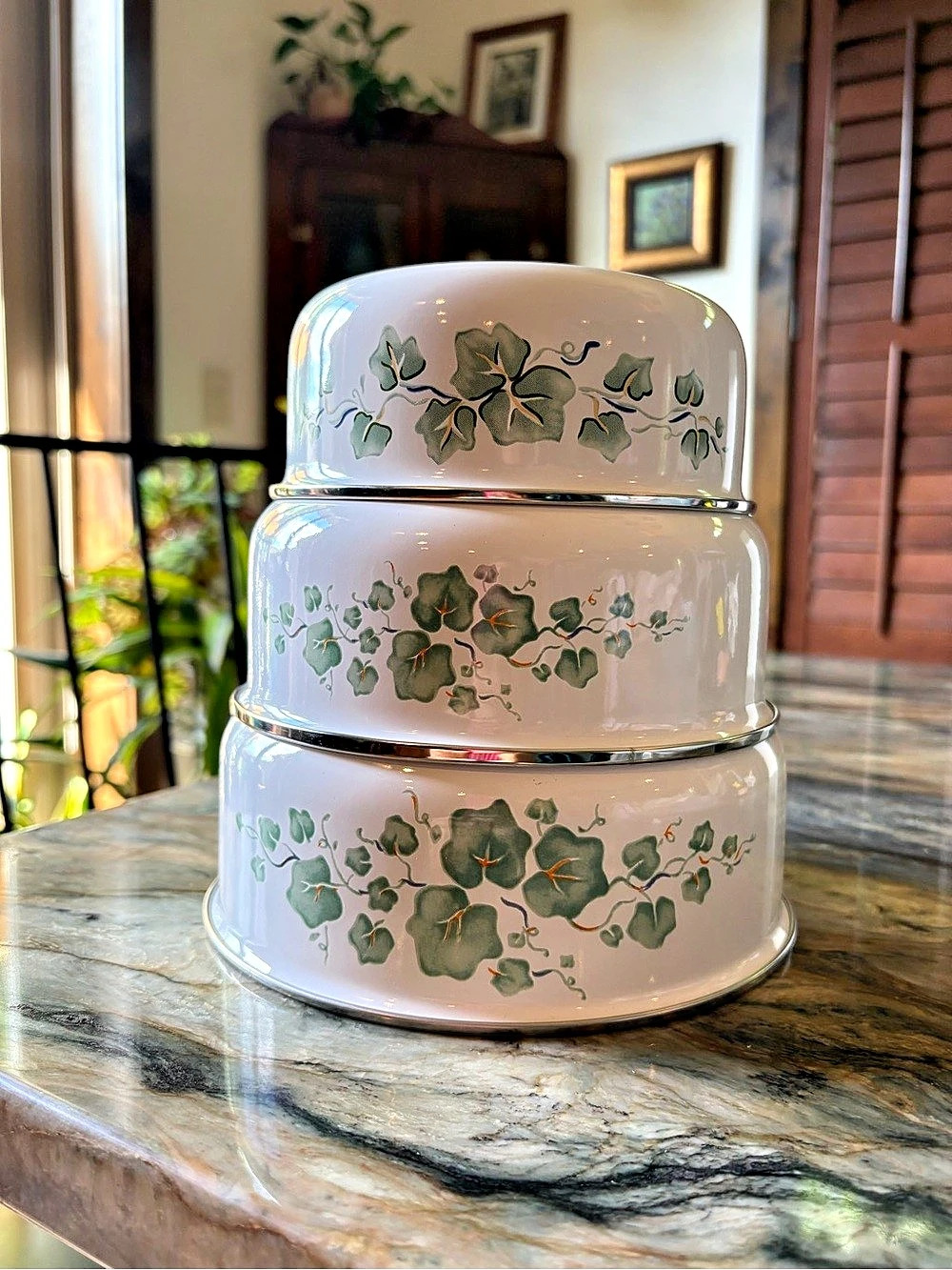 Vintage Ivy Pattern Enamel Covered Metal Nesting Bowls